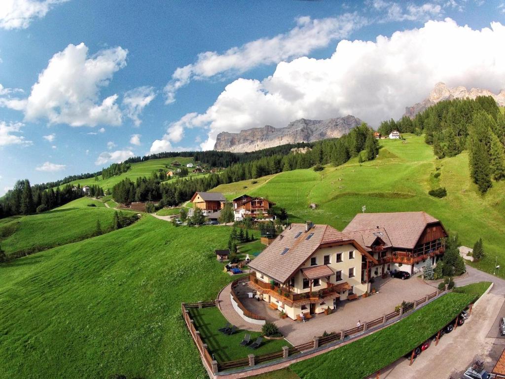 Taela Apartments San Cassiano  Esterno foto