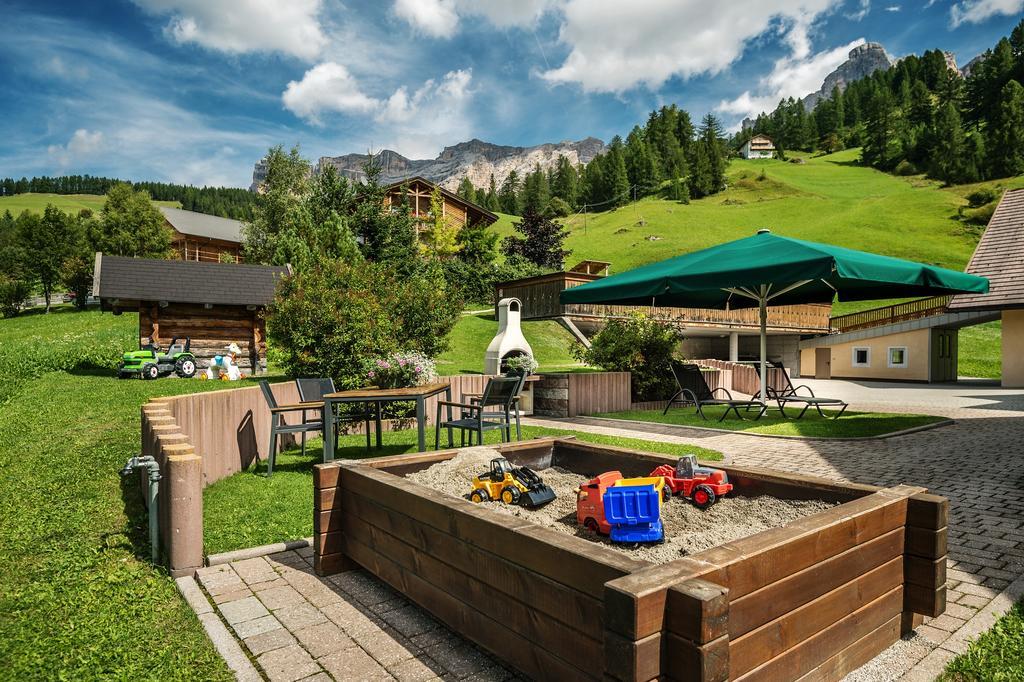 Taela Apartments San Cassiano  Esterno foto