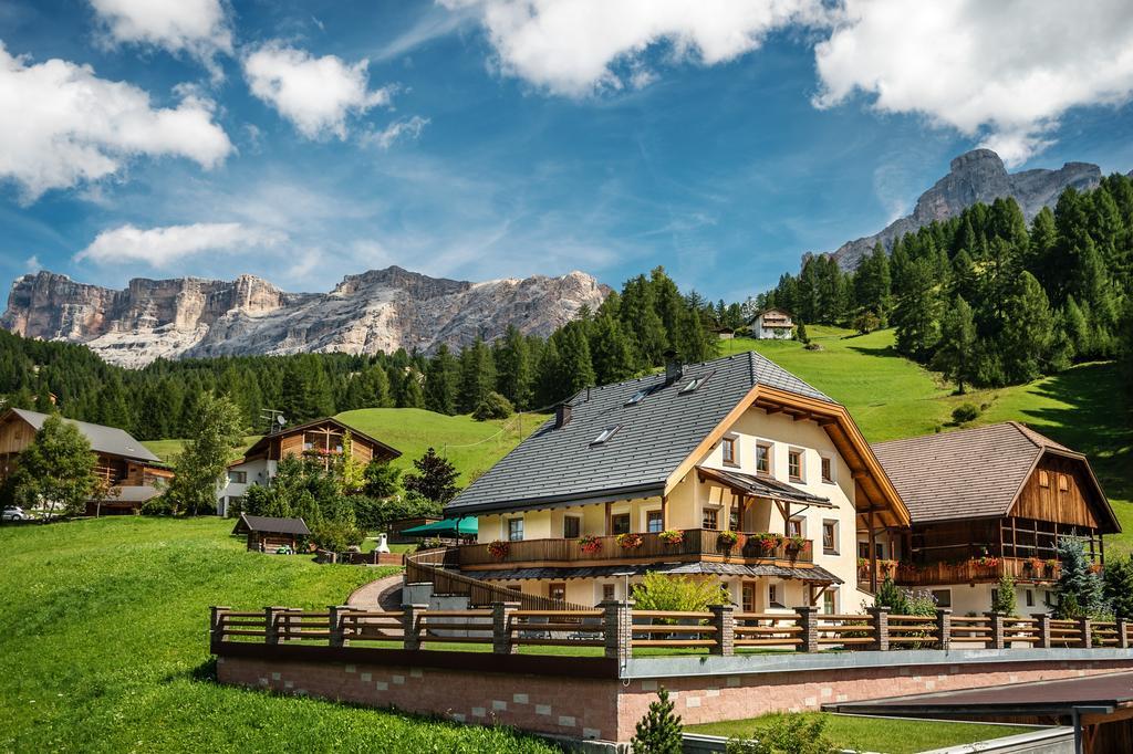 Taela Apartments San Cassiano  Esterno foto