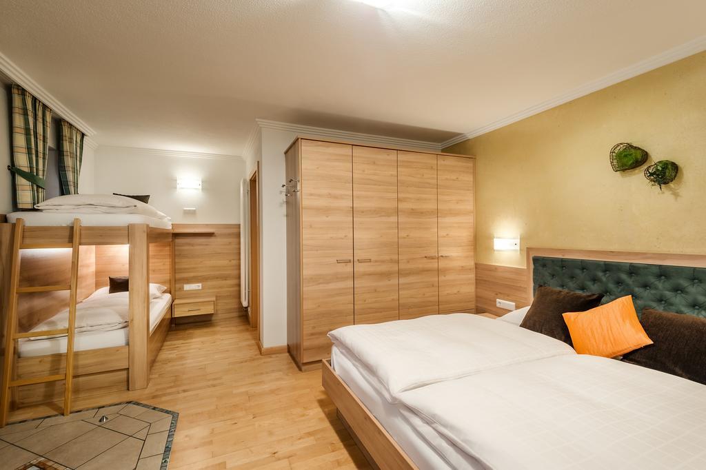 Taela Apartments San Cassiano  Esterno foto